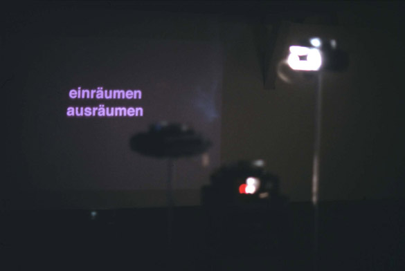 MY SPACE YOUR SPACE OUR SPACE Kunstverein Schwäbisch Hall, 2001, Dia 3: einräumen, ausräumen.